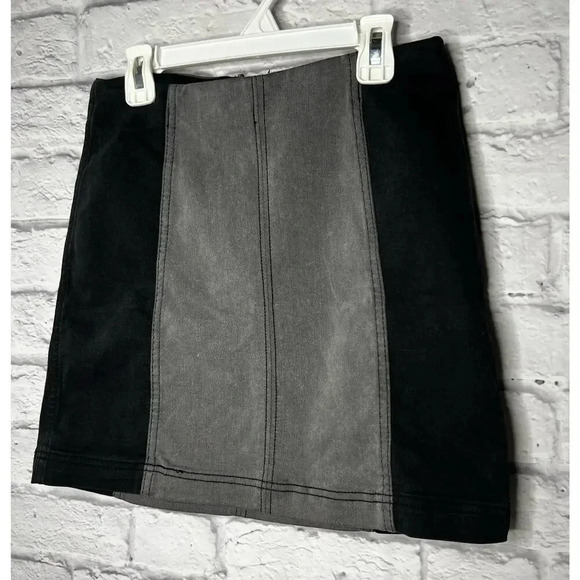 Free People modern femme colorblock black and gray mini skirt, size 8. - Picture 3 of 7